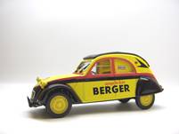 2CV AZLP publicitaire pour les sirops Berger (utilisée pour ses qualités que sont la simplicité et l'efficacité)