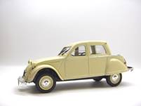 2CV Citroneta 1963 (sa partcularité est sa face arrière remodelée un peu à la façon d'un pick up. Elle est produite au Chili)