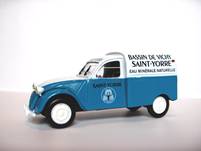 2CV AZU St Yorre 1959 (au service de l'entreprise pour ses qualités d'utilitaire bon marché et économique)