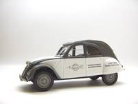 2CV AZLP 1959 de Séguéla et Boudot avec laquelle il ont fait le tour du monde en 400 jours