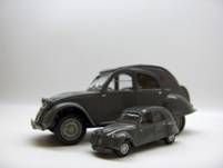 2CV AZL 1956 accompagnée de sa petite soeur sans malle bombée