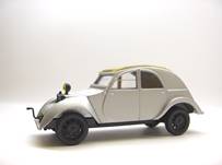 2CV Prototype Terrasson 1939 (on peut le voir sur l'unique photo qui a été prise des prototypes au centre d'essai de la Ferté Vidame)